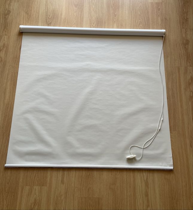Roleta na okno (120cm x 120 cm)