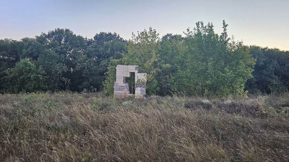 Продам земельну ділянку з фундаментом Черняхівка