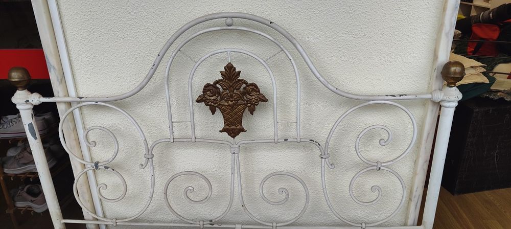 Banco de rua (Ferro e madeira)