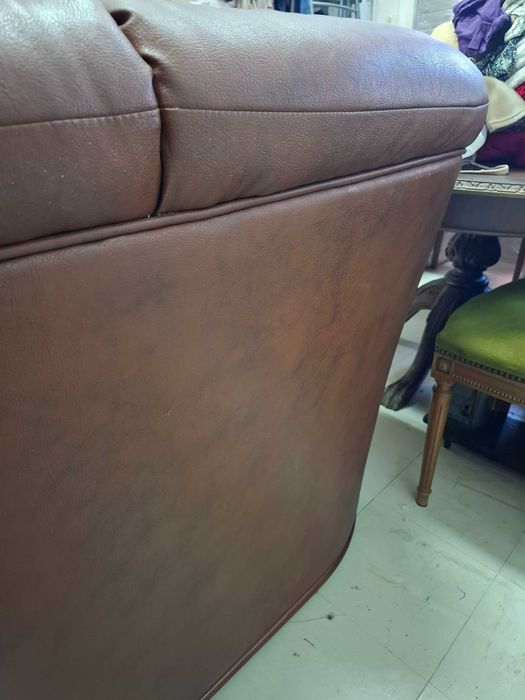 Sofá pele de 3 lugares com cama