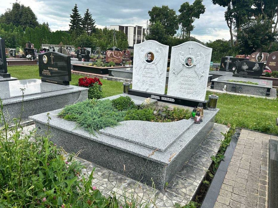 Памятники з білого граніту / мармуру | SVS-GRANIT 2025