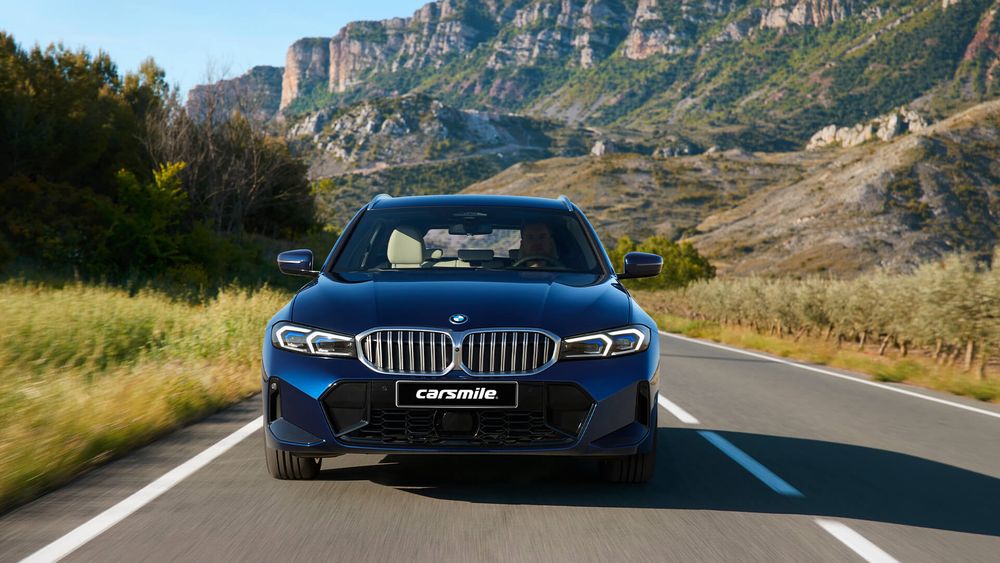 Niebieskie BMW Seria 3 Kombi od przodu