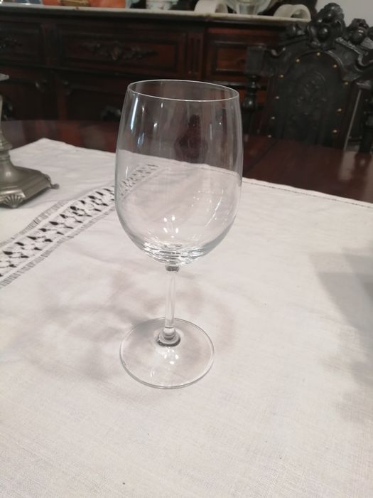 Copos de vinho novos