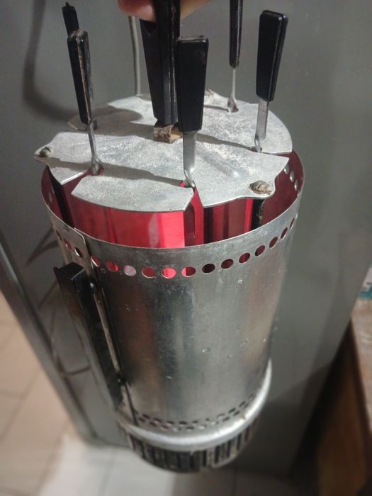 Шашлычница Советская электро шашлычница 6 шампуров в рабочем состоянии