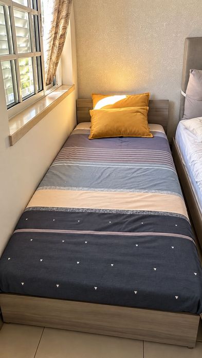 Cama de solteiro individual com colchão – bom estado