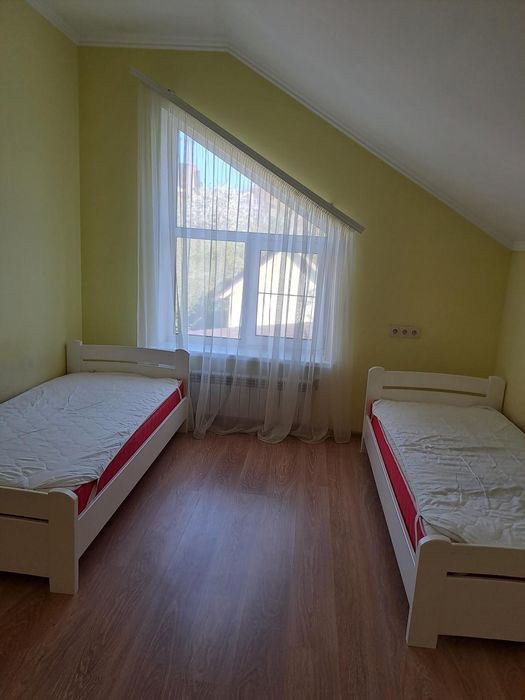 Здам 3 поверховий будинок 5 км від метро "Теремки".