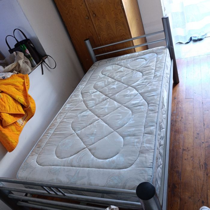 Camas em ferro em excelente estado!! VENDA URGENTE