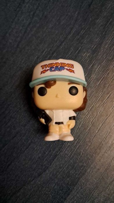 Stranger Things Kinder Joy Дивні Дива Дастін обмін