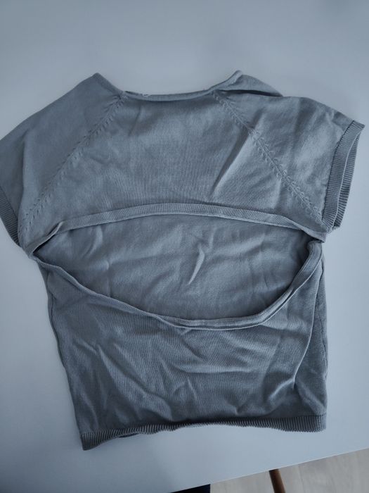 Crop top z wycięciem na plecach