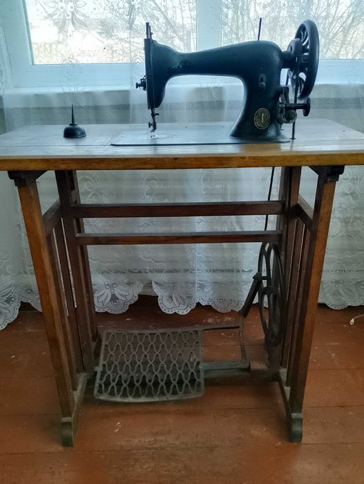 Швейна машинка Singer