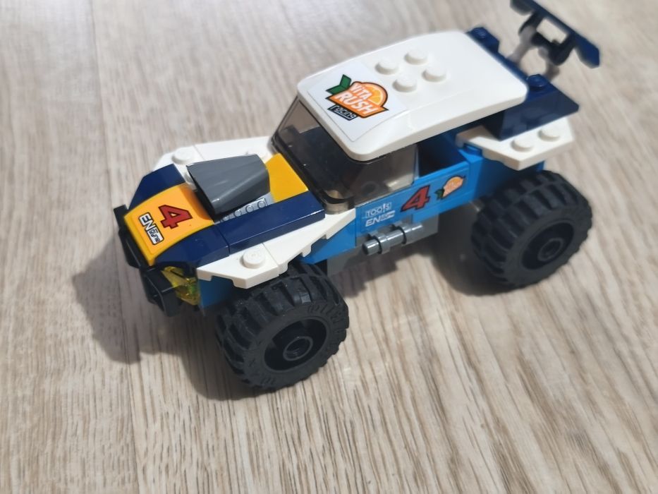 LEGO City 60218 Pustynna wyścigówka,