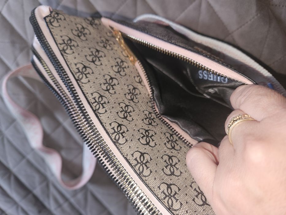 Сумка Guess кроссбоди