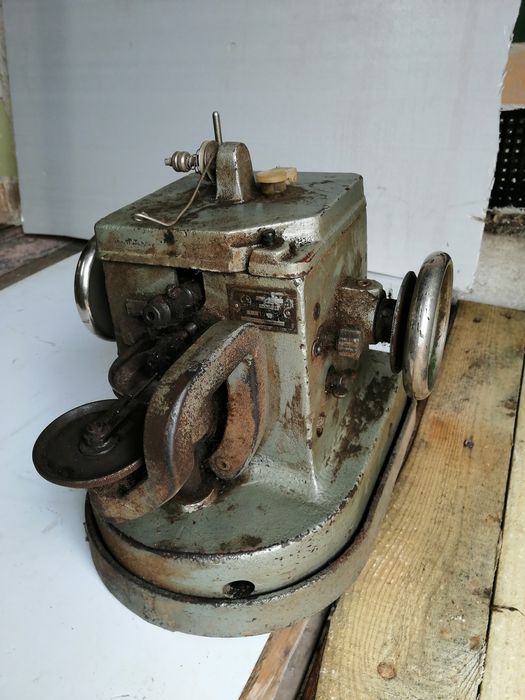 Машинка швейна промислова скорняжка