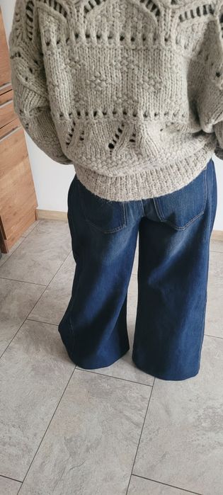 Damskie spodnie z szerokimi nogawkami