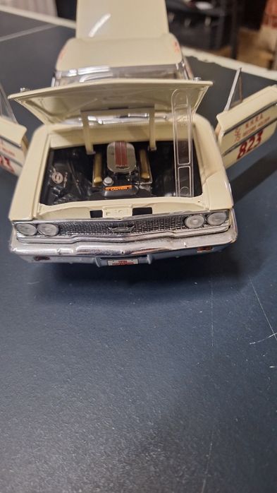 Miniatura Ford Galaxie 500 XL 1963 "Dick Brannan" 1:18 - Sun Star (Rara)