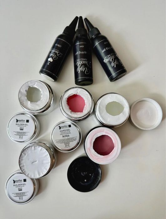 Zestaw materiałów do robienia paznokci