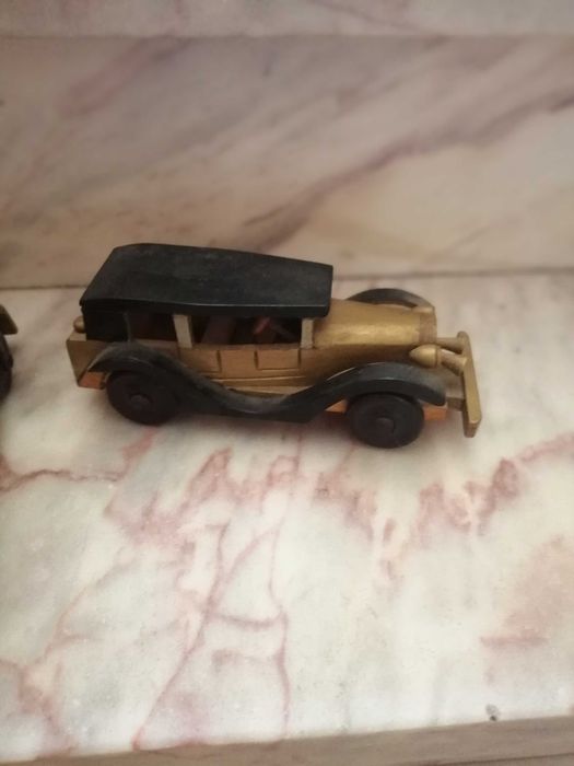 carro em madeira miniatura