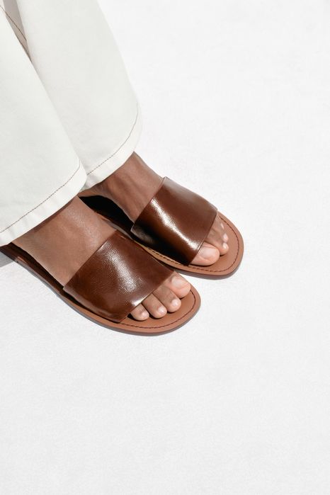 Шльопки від Zara