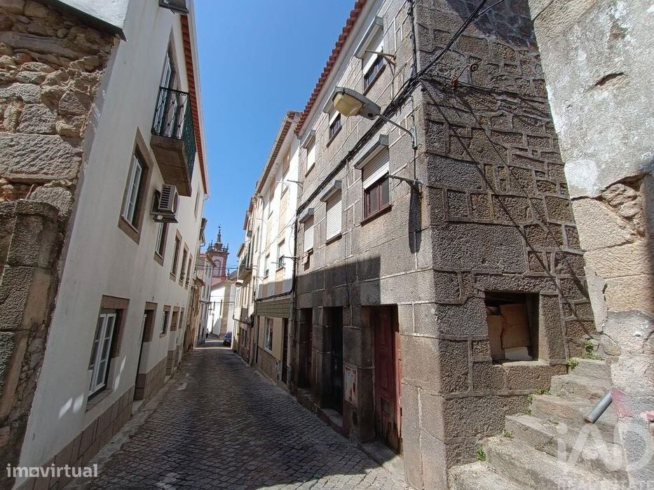 Prédio em Gouveia de 240,00 m2