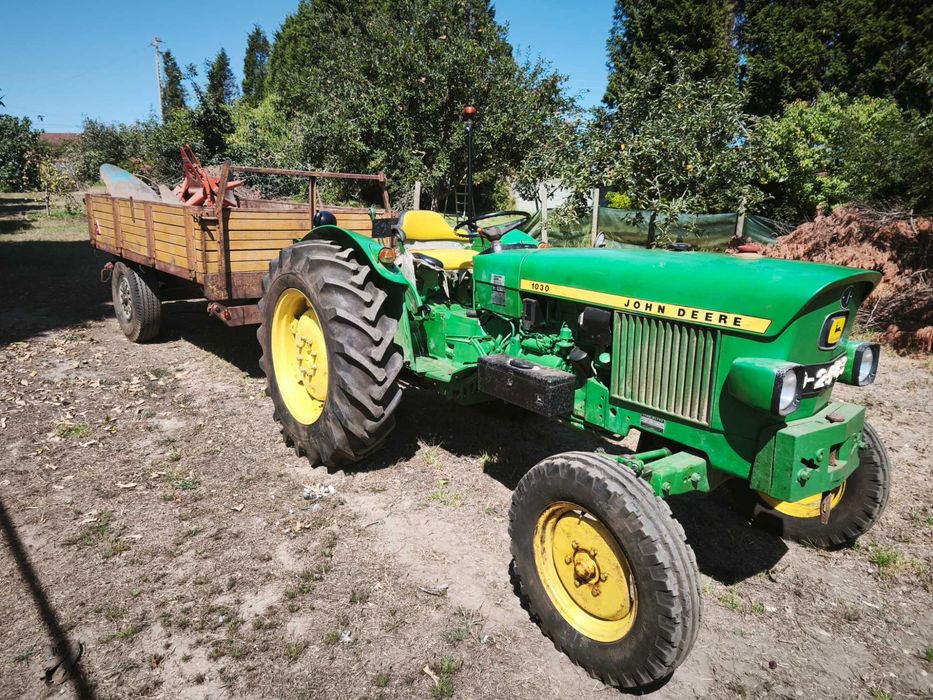 Tractor John Deere + atrelado+ charrua