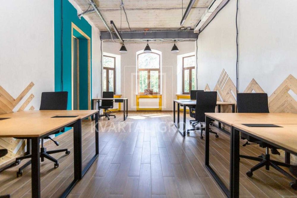 Продаж шикарного величезного будинку з власним озером