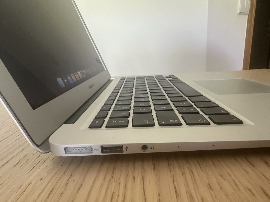 MacBook Air 13" (2017) – Comprado Novo em 2018 – Bateria Excelente (289 Ciclos)