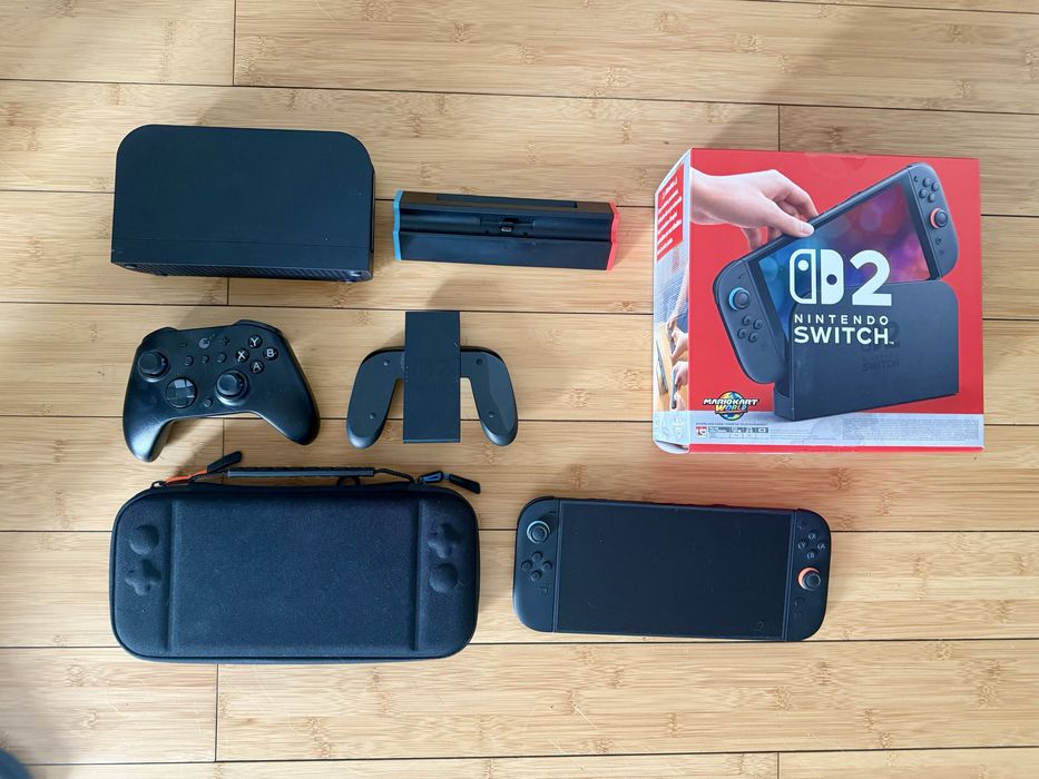 Nintendo Switch + pad + dodatkowy dock + etui