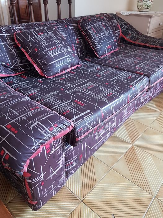 2 Sofás com almofadas