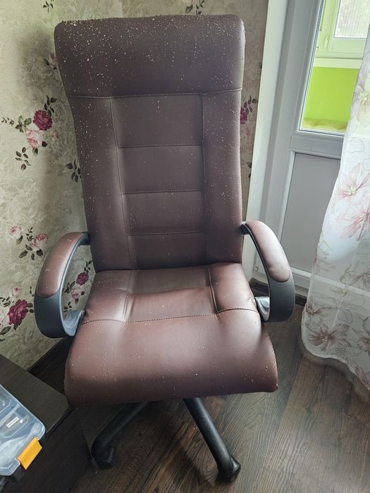 Продаю кресло офисная