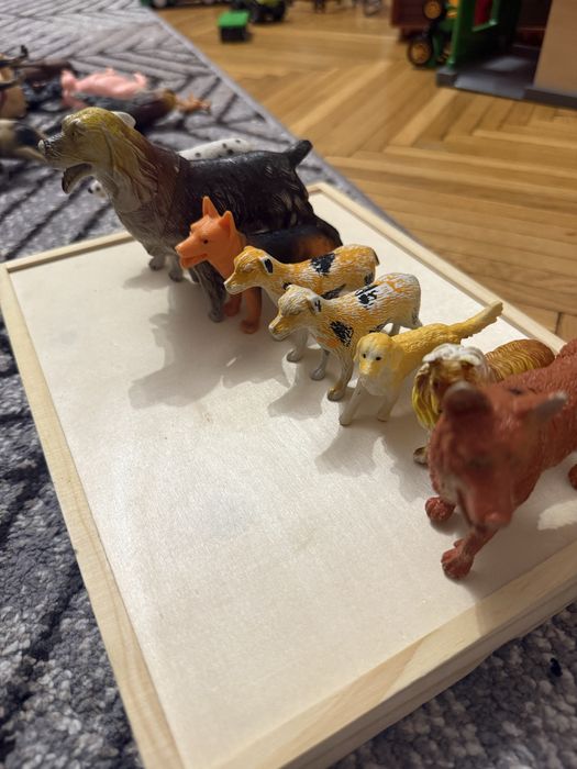 Дитячі іграшки,звірятка,фігурки тварин