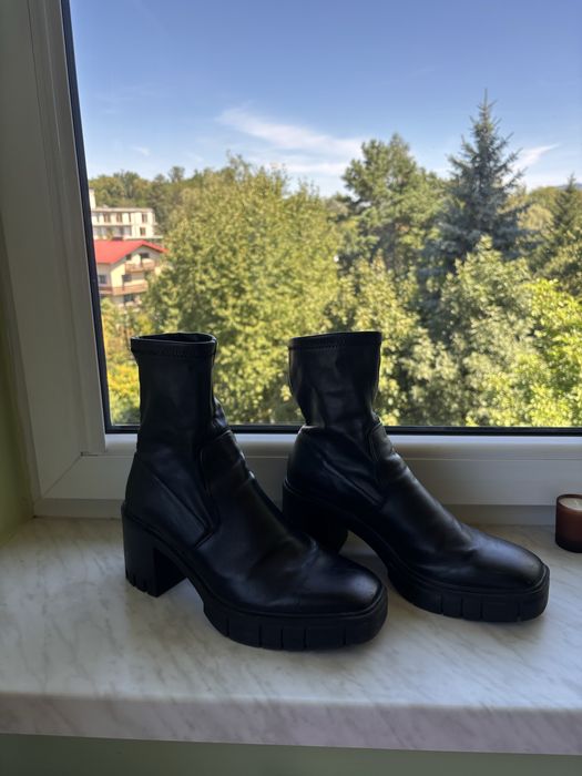 Jesienne buty na słupku