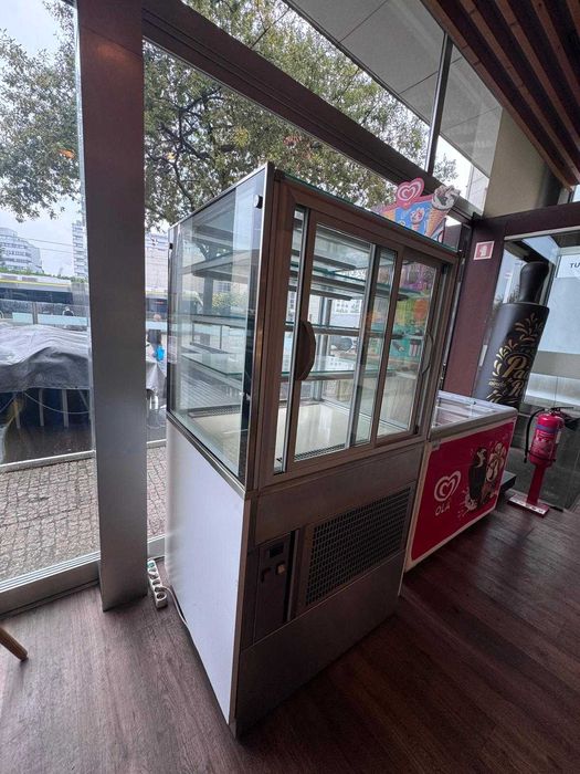 Armário frigorífico c/ portas de correr - Expositor Frio Pastelaria