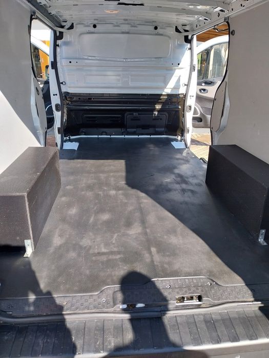 Renault Trafic. Faktura VAT cena brutto