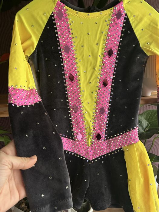 Платье для выступлений. Костюм для фигурного катания.