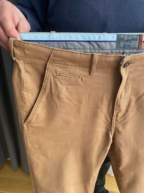 Spodnie Wrangler Chino W33xL34 w kolorze miodowym