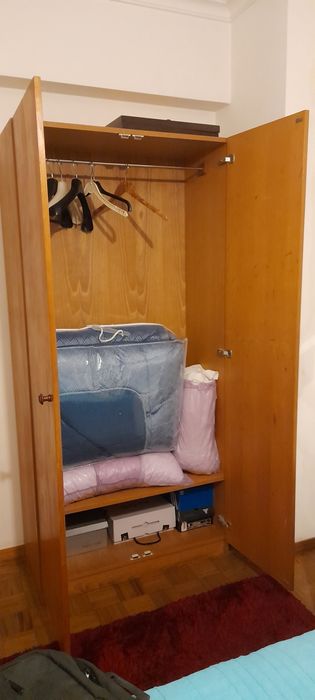 Mobília de quarto em pinho