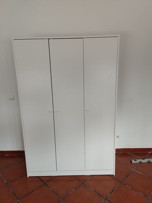 Assembling IKEA furniture and others