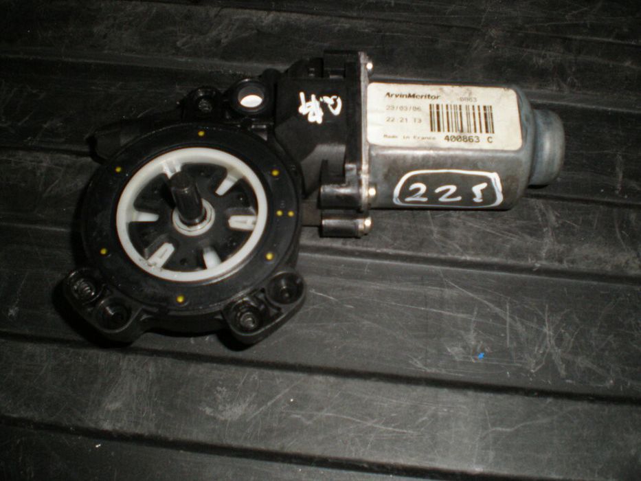 Motor vidro trás direito RENAULT Clio III Grandtour (KR0/1_)