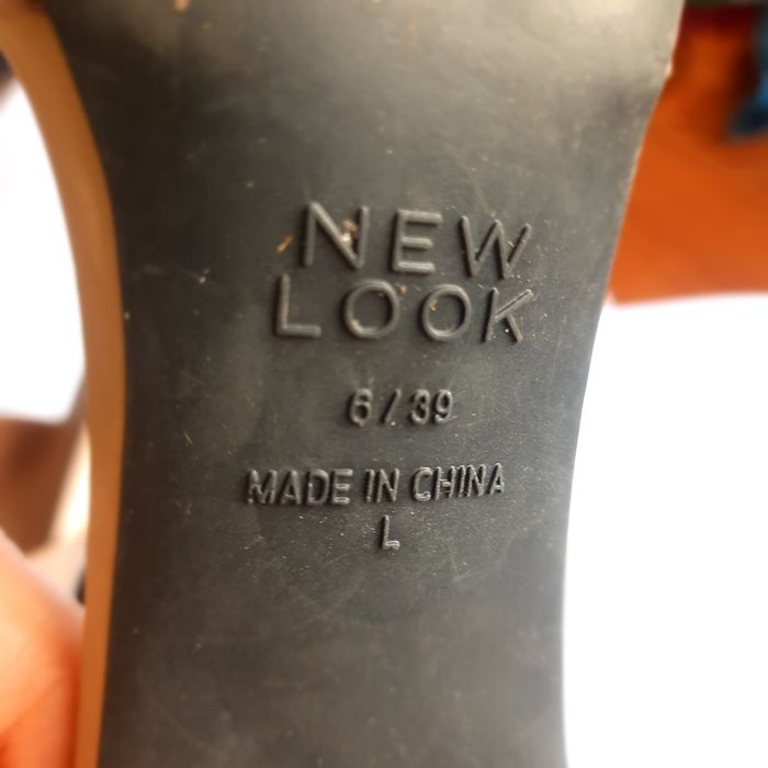 Босоніжки 39 розмір