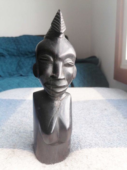 Estátua Africana em Pau Preto