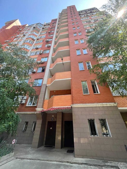 Продам 2-кімнатну квартиру на Маршала Говорова біля Парку Перемоги