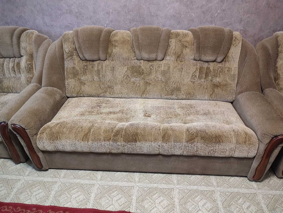 Диван з двома кріслами