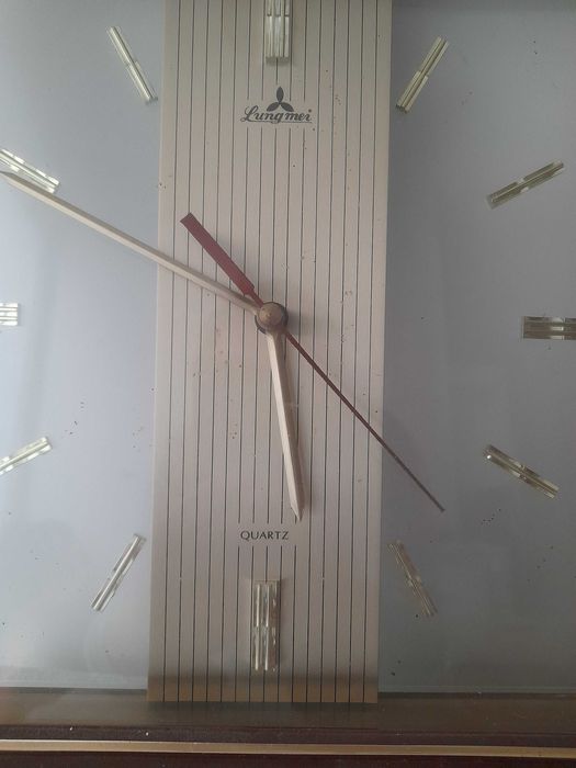 Relógio  antigo de parede Quartz