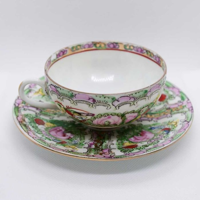 Chávena com pires pintados à mão em porcelana de Macau
