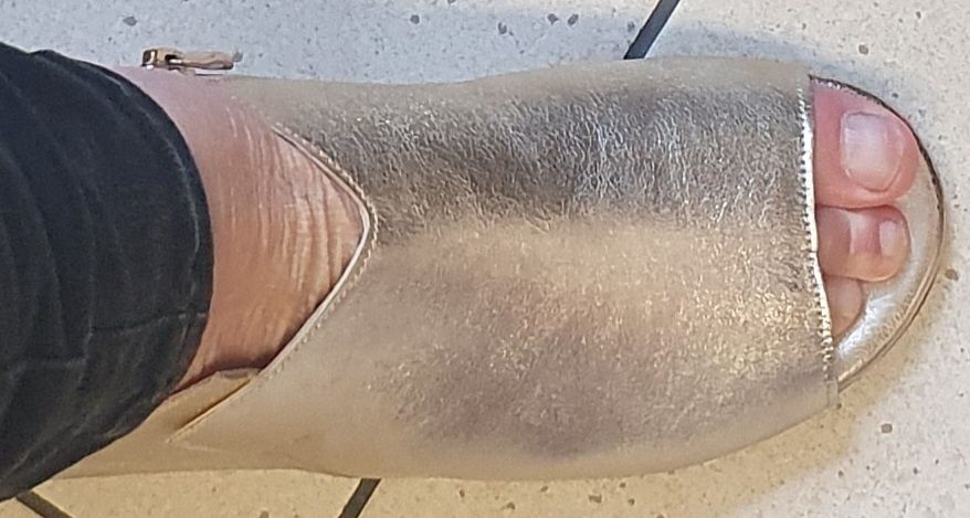 Buty bez palcy  złoty kolor  ze skóry naturalnej Caroline  r. 40