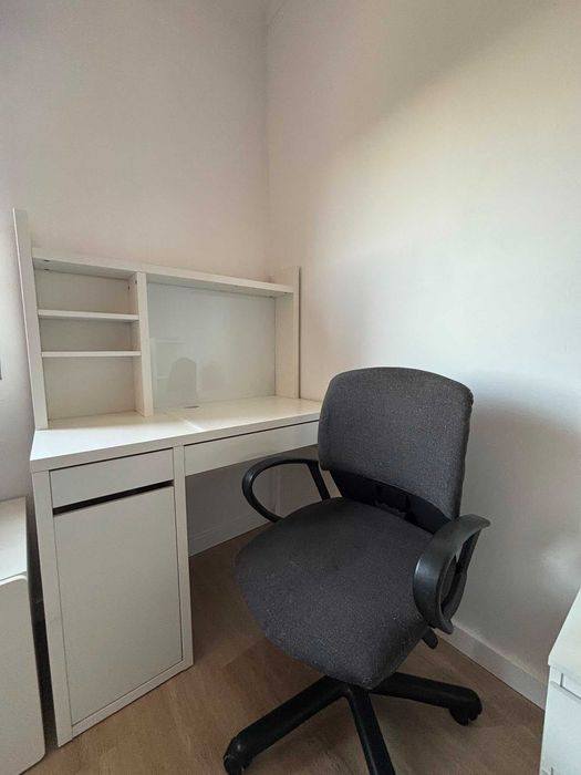 Vendo conjunto secretária e cadeira escritorio
