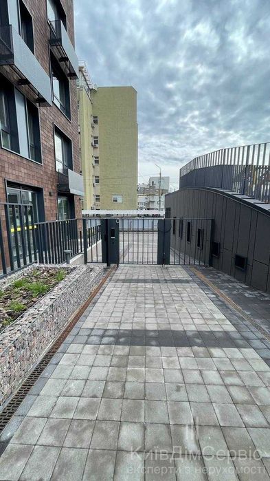 Продаж комерційного приміщення на першому поверсі ЖК "Kub29" Куб