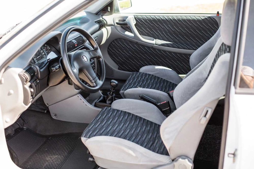 Opel Astra GT 1.6i 3P. (Certificado Museu do Caramulo)