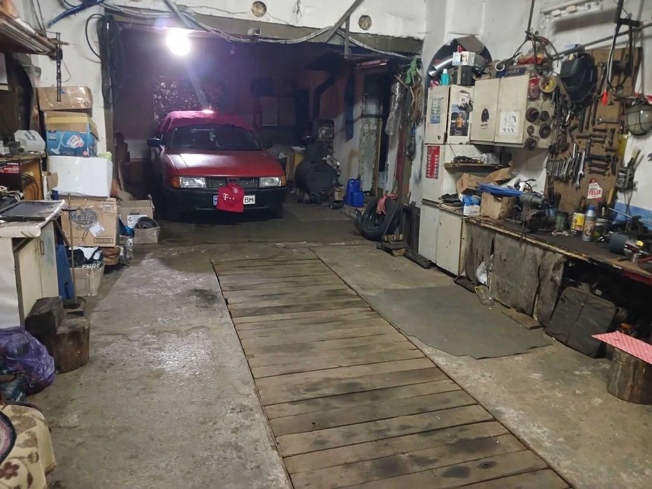 Большой гараж в Яснополянском кооперативе.