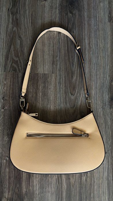 Продаю жіночу сумку Guess